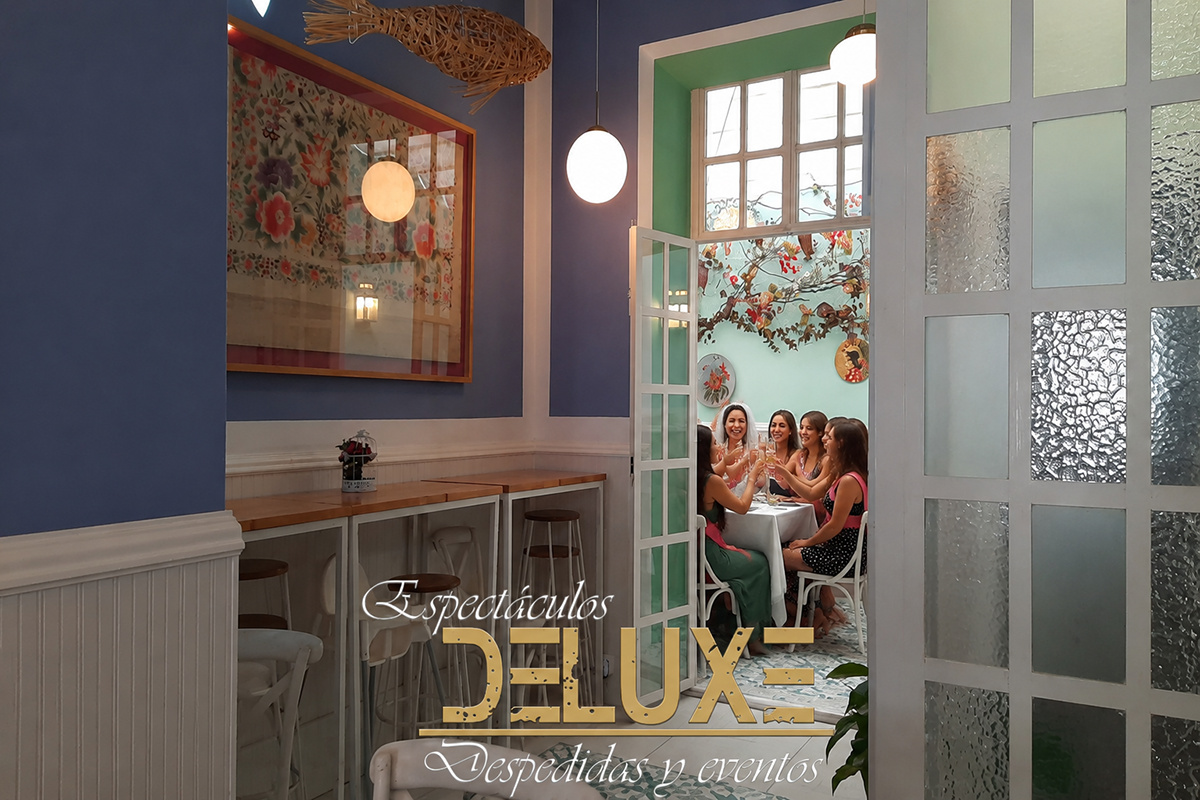 Grupo celebrando una despedida de soltera en un restaurante privado del centro de Sevilla